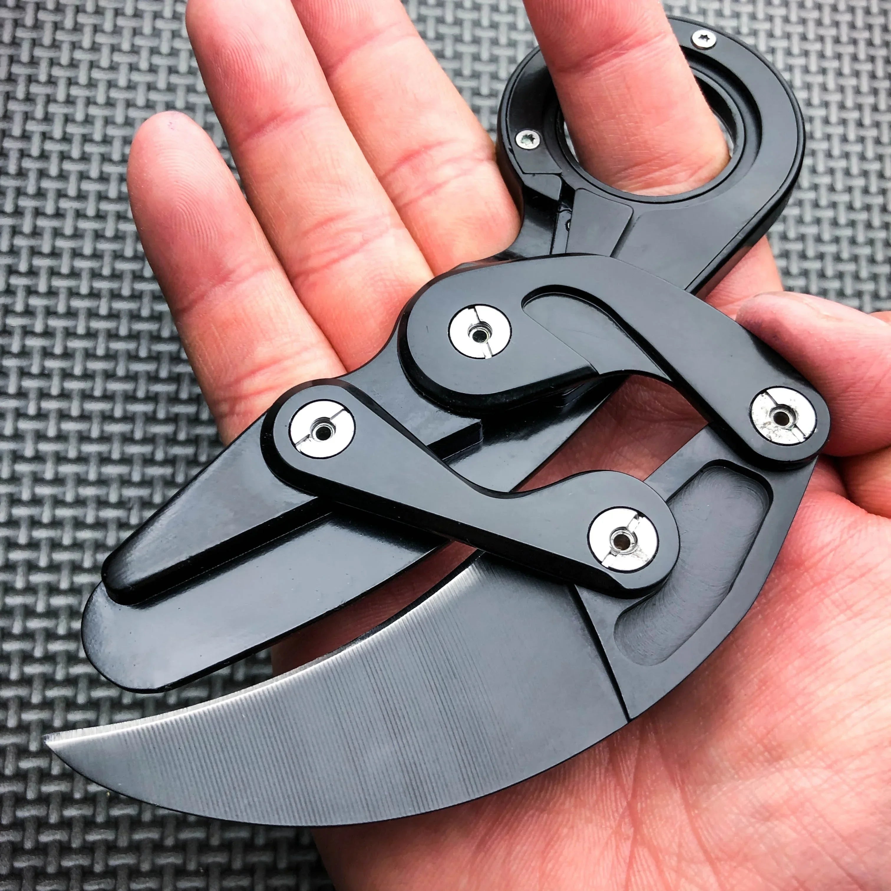All-steel Claw Mechanical Knives Tactical Multifunction Outdoor Self Defense EDC Tool Gadget Gift for Men, Black/Silver